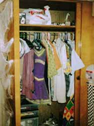 closet.jpg (15341 bytes)